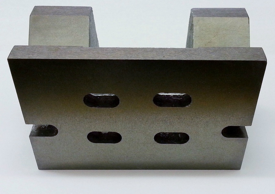 V - Angle Plate - Slotted 4